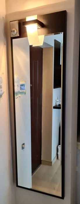 Cuier hol și oglinda