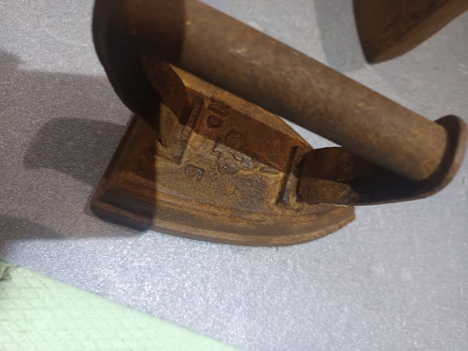 Стари чугунени ютии- 10€