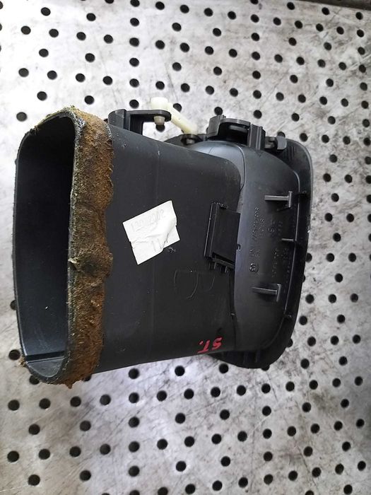 Grila ventilatie bord stanga peugeot 206 2002 9632184877