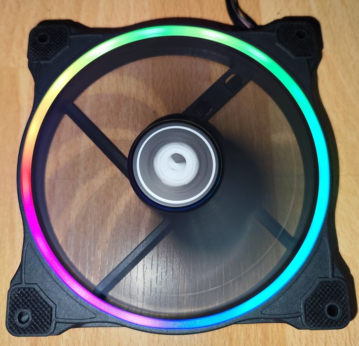 Vand ventilator/radiator Aerocool 120 și ID-Cooling antivibratii 140