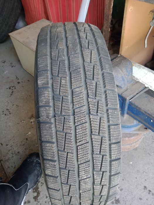 Продам шины зимние.