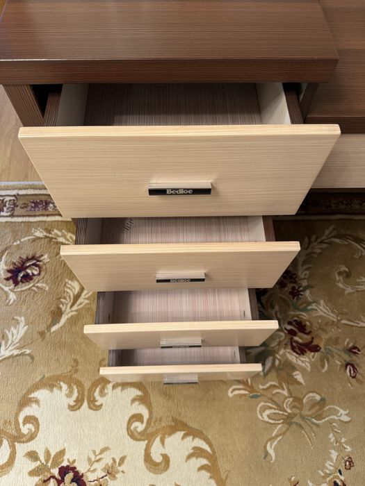 Трюмо с зеркалом - фабричный Китай