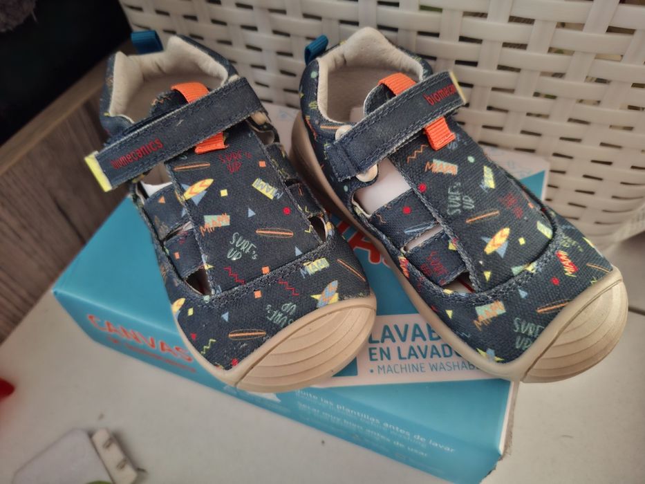 Чисто нови сандали biomecanics 23