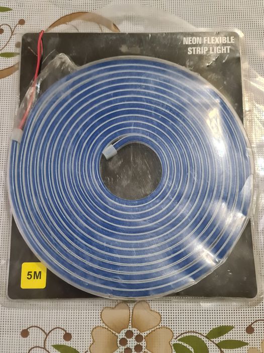Неоновая лента синяя