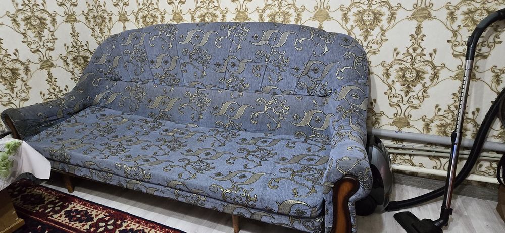 СРОЧНО. Продается хороший ДИВАН б/у