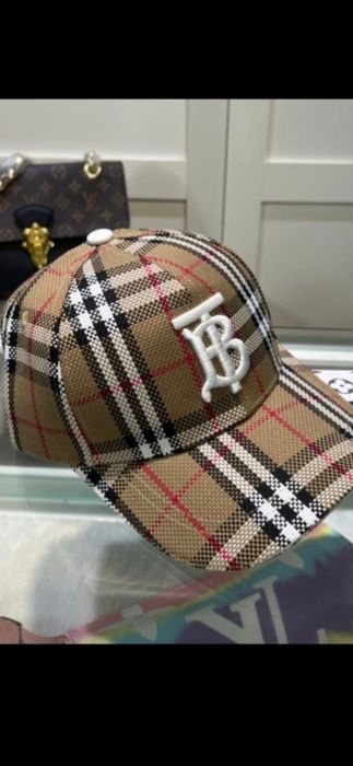 Șapcă Burberry, model 2026, 7 modele, preț fix