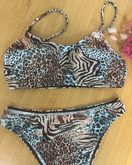 Бански  от две части в абстрактен принт