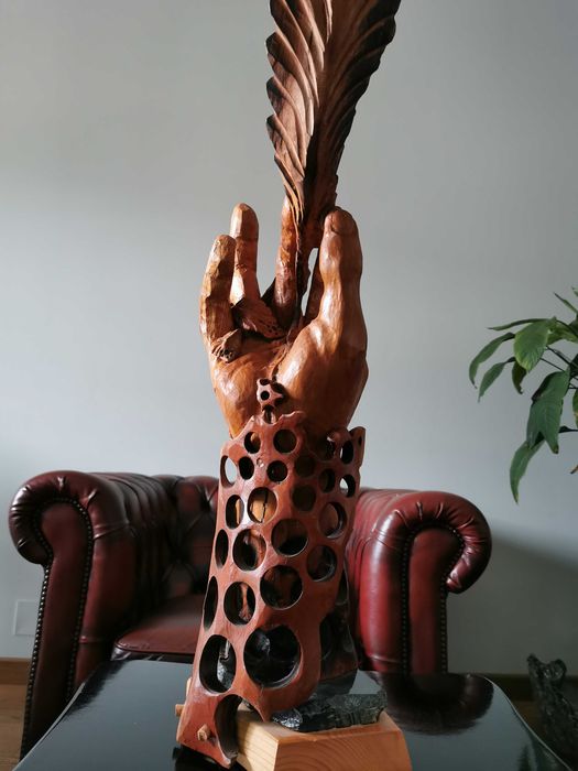 ,, Inspirația" sculptură în lemn. Artist contemporan