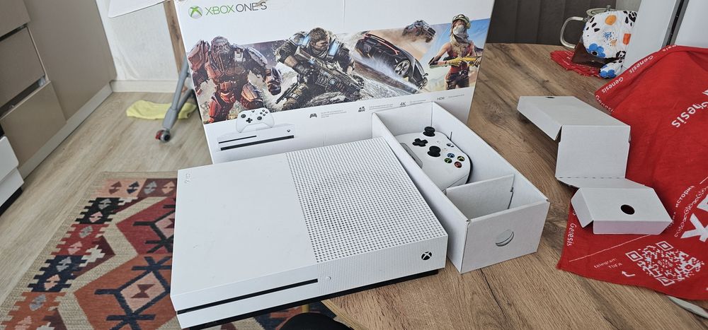 Продам Х box one S 1 Tb