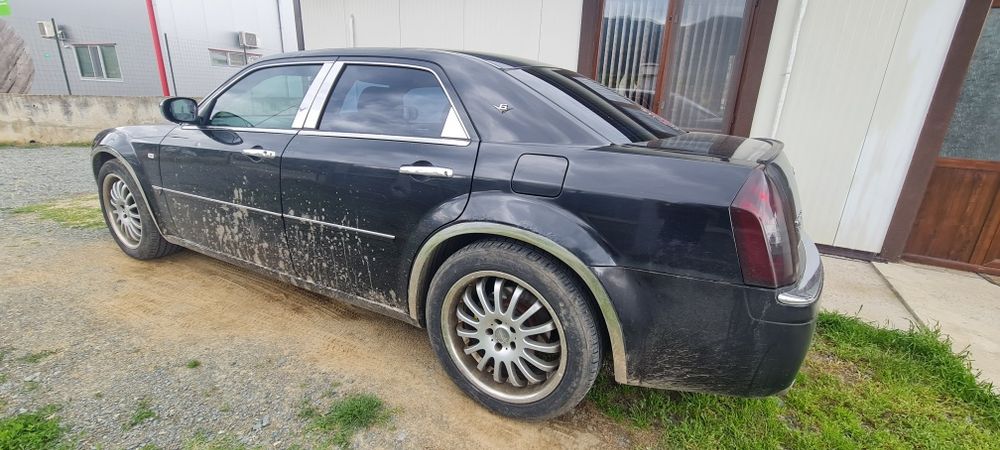Chrysler 300C десен волан