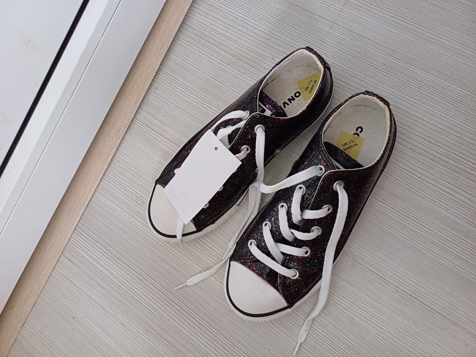 Tenisi converse noi marime 35