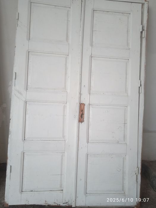 Продам двери из доски.