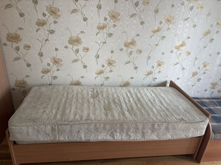 Отдам даром 2 Дивана, матрас