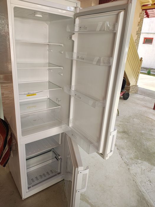 Frigider Artic cu congelator