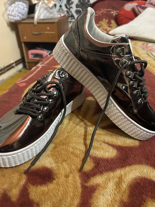 Vand papuci  purtai o sungura data