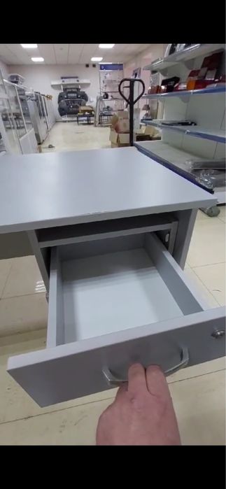 Писменный стол продается сточно