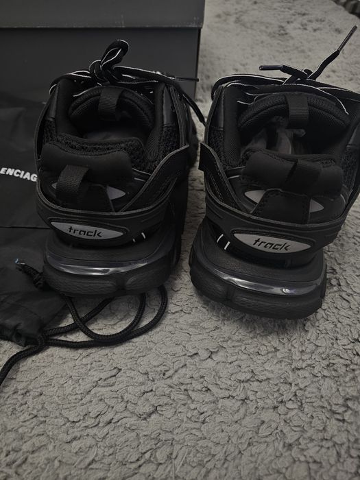 Balenciaga track negociabil