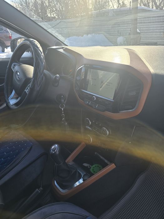 Лада икс рэй крос 2021 года