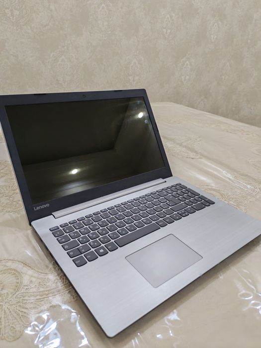 Продаëтся ноутбук "Lenovo"