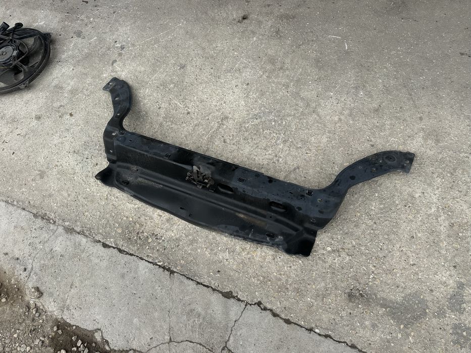 Преден панел за Ситроен Берлинго и Пежо Партнер