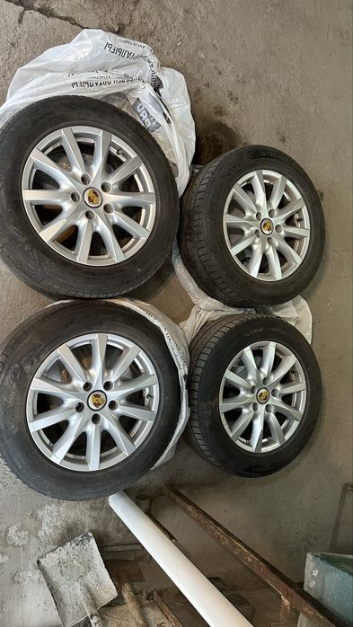 Диски с зимними шинами R18 Porsche