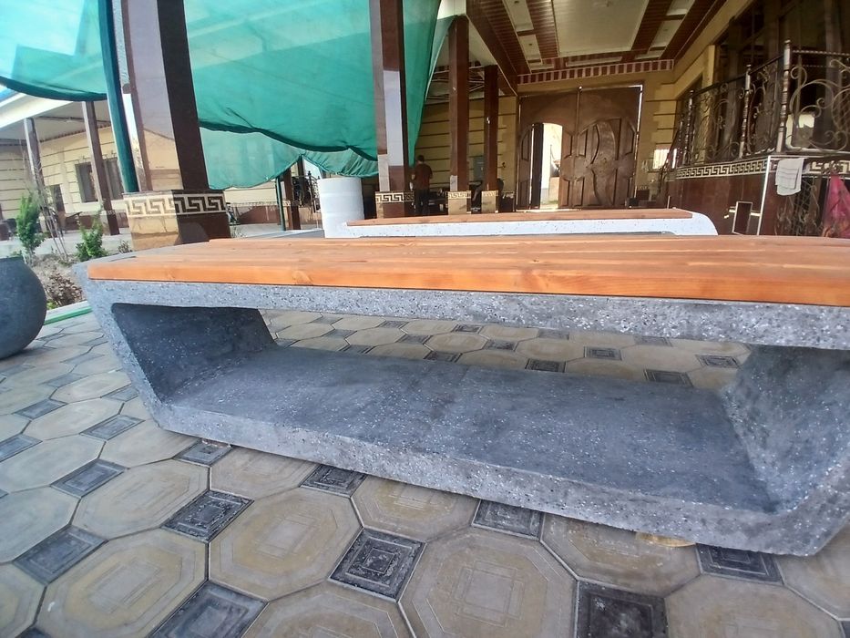 Miramirni skameyka urna