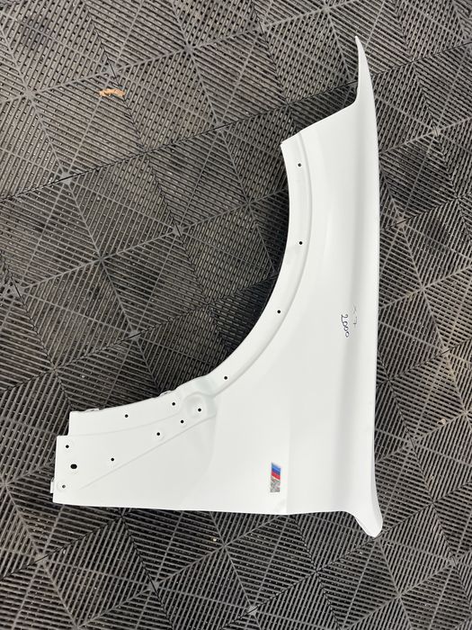 Aripa bmw x7 partea soferului
