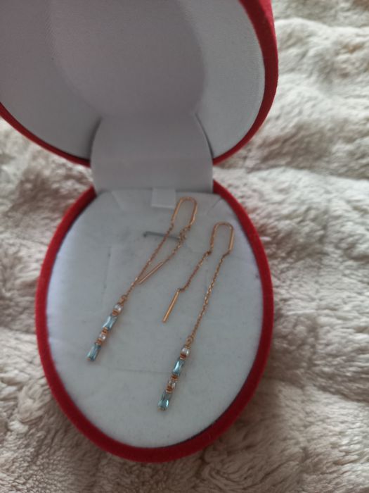 Золотые серьги протяжки с камнями