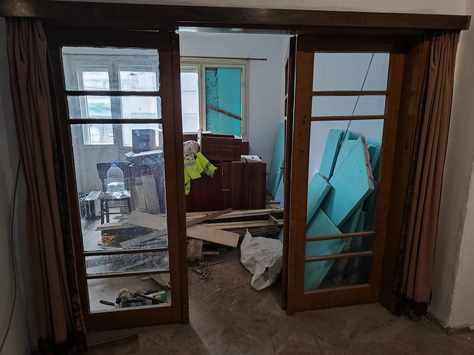 междинна дървена трикрилна врата