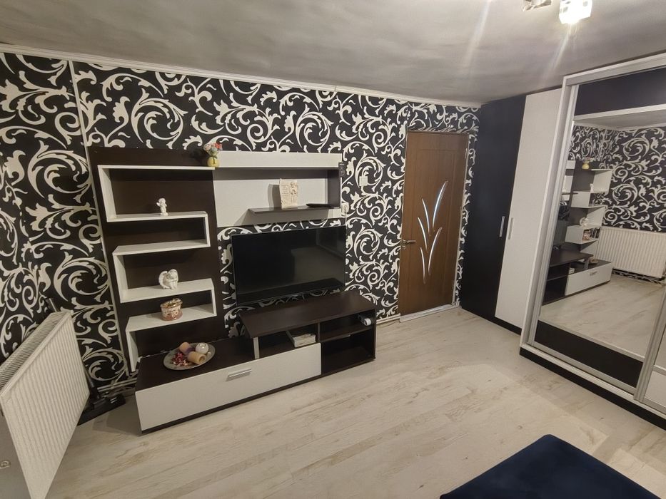 Închiriez casa cu două camere