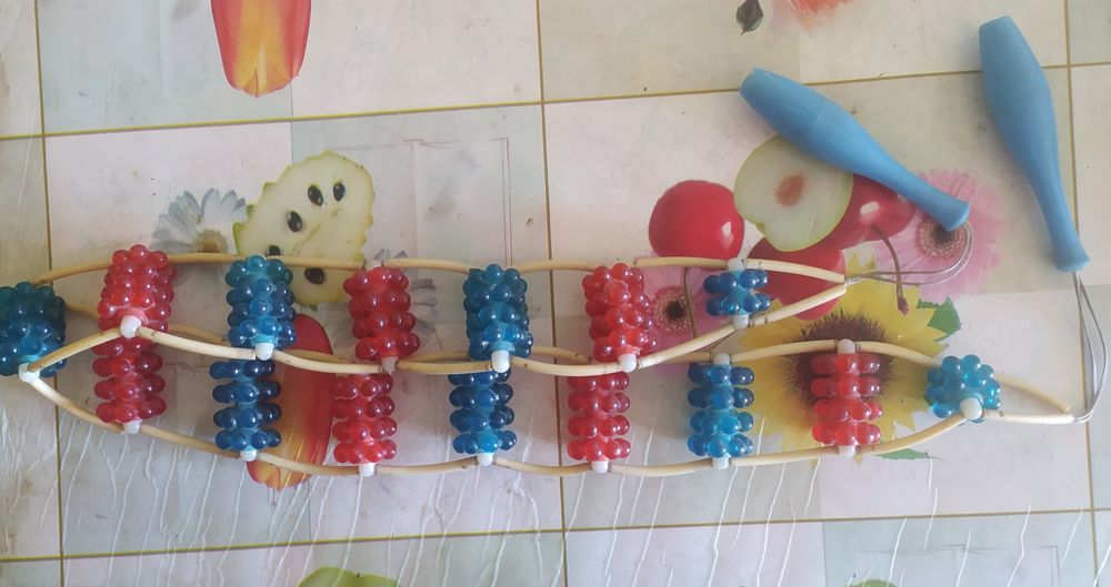 Массажёр (СССР) и массажный коврик.