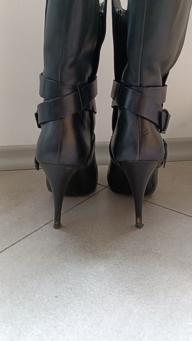 Guess кожени боти