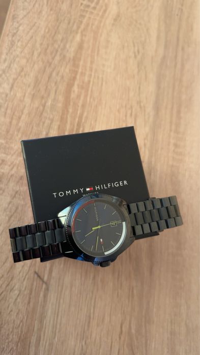 Чесовник tommy hilfiger