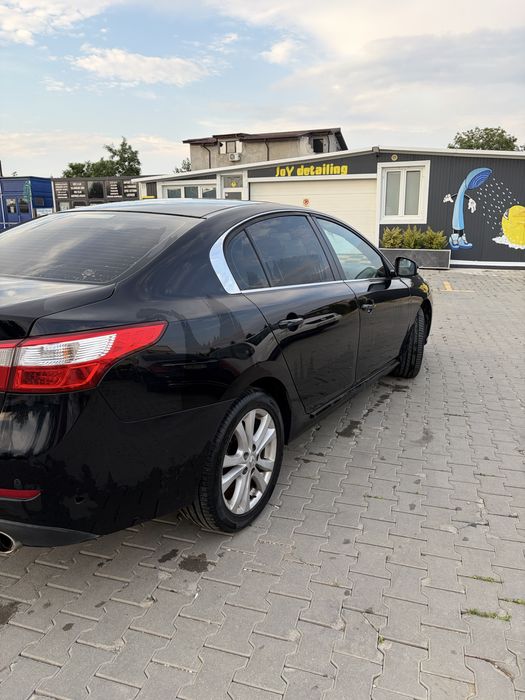 RENAULT Latitude 2011 — imagine 2