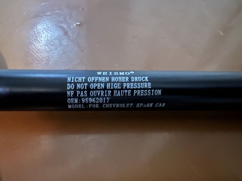 Амортизатор крышки багажника Spark