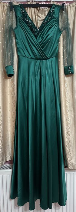 Rochie cu pietre si mâneci transparente