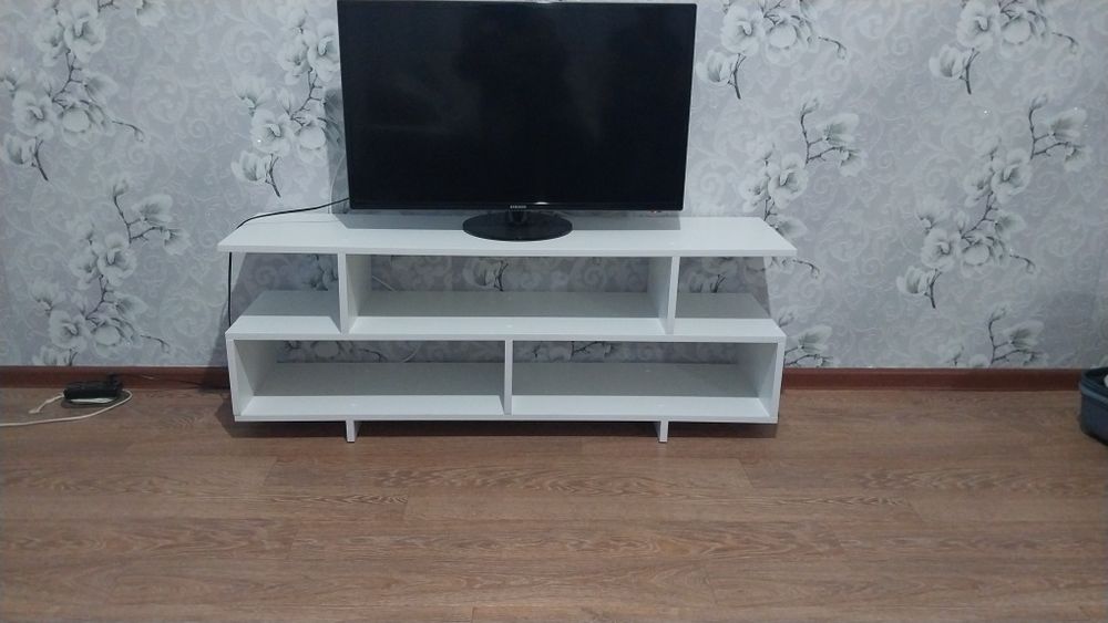 Телевизор + тумба