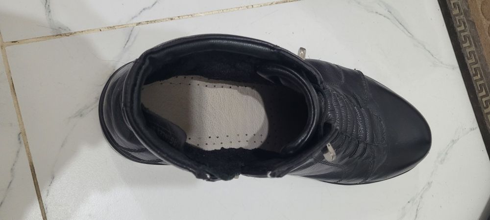 Кроссовки кожаные