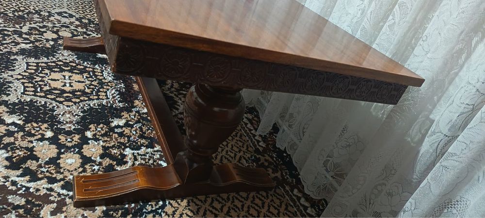 Масивна дървена маса - дърво, с орнаменти