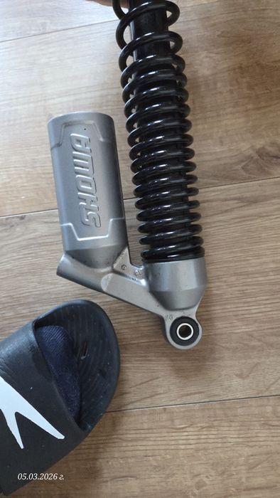 SHOWA  задни амортесьори