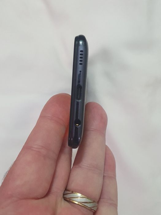 Tel. Samsung A40.