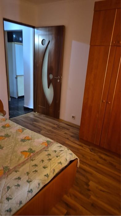 Inchiriez apartament ,oras babeni