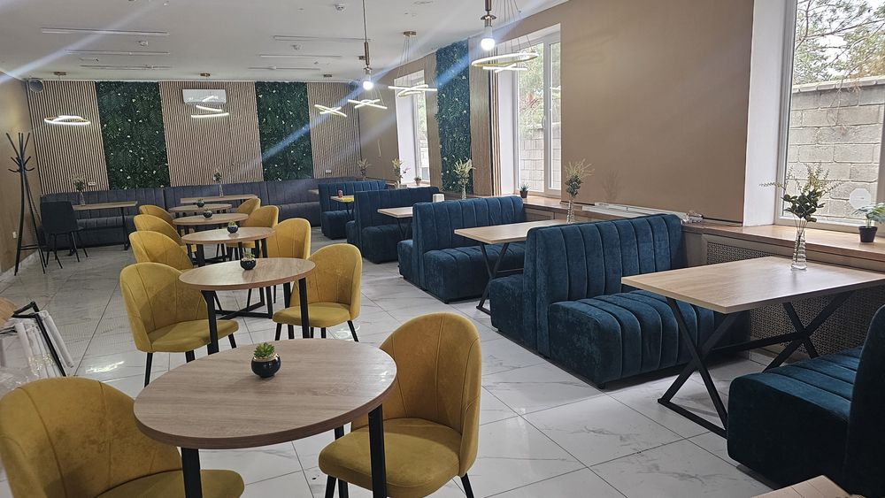 Мебель для кафе столы, диваны