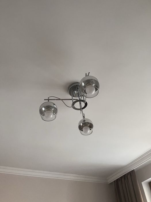 Продам потолочную люстру