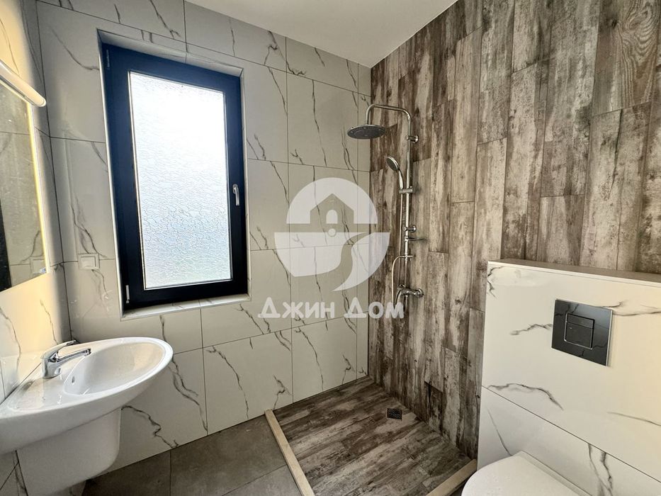 Двуетажна къща в к-с „Виктория Авеню“, гр. Поморие