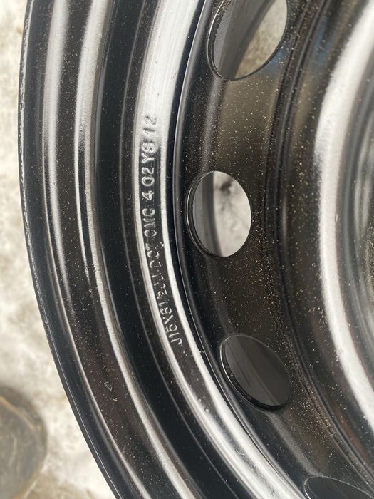 Диск с резиной на 15 размер тойота