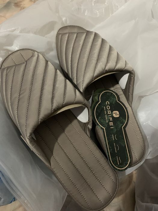 Тапочки шлепки новые трендовые