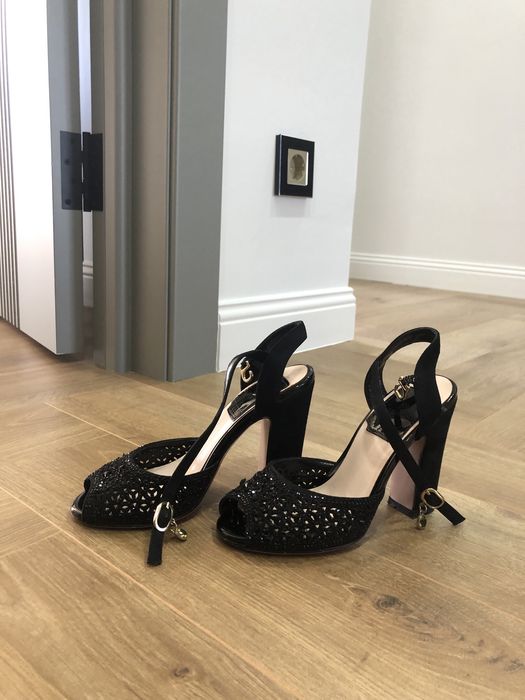 Продаю босоножку