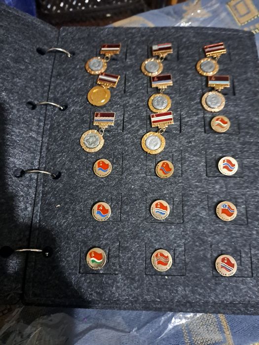 Срочно продам коллекцию значков