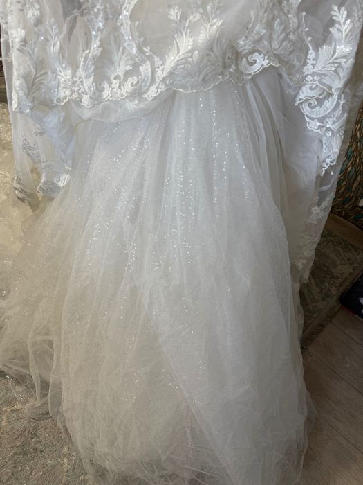 Свадебное платье со шлейфом